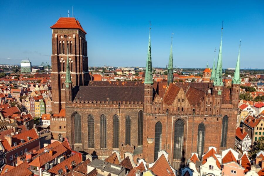 Artus Court and Gdansk Old Town Private Tour with Tickets - Entering Dwor Artusa: Europe’s Tiled Stove and Merchant Theater