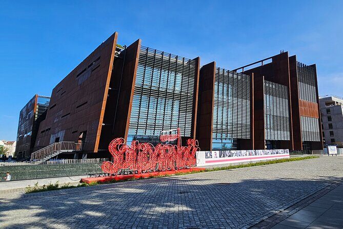 Gdansk: European Solidarity Centre Guided Tour - Lech Wałęsa and the round table negotiations: decision moments that changed everything
