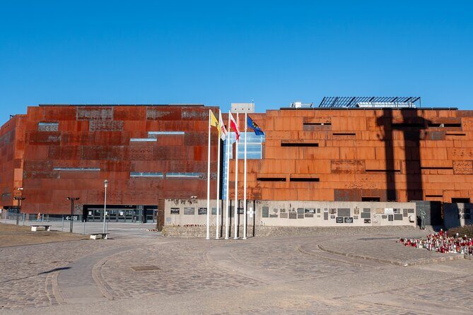 Gdansk: European Solidarity Centre Guided Tour - Should you book the European Solidarity Centre guided tour?