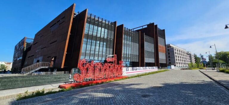 Gdansk: European Solidarity Centre Guided Tour - Recreated strikes and multimedia: where the story becomes visible