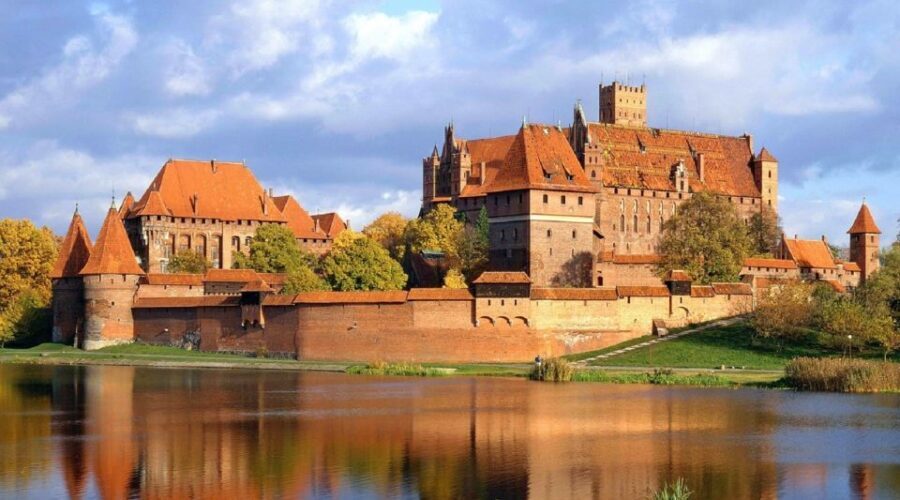 Gdansk: Malbork Castle & Westerplatte Tour with Local Lunch - Turning Medieval Facts Into a Clear Story