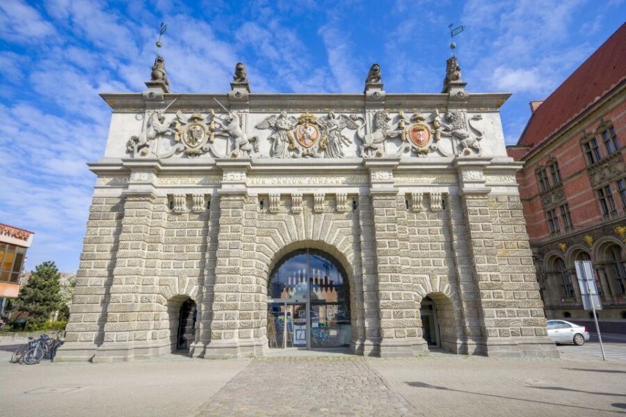 Highlights of Gdańsk, Gdynia and Sopot 1-day Private Tour - Sopot’s Crooked House and Kuracyjny Square beach views