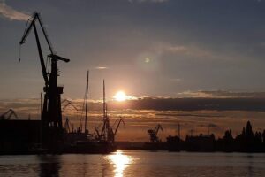 Sunset on the Shipyard and Old Town Evening Cruise - Stop 1: the former Imperial Shipyard and the crane photo angles
